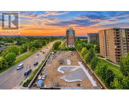 911 - 4010 EGLINTON AVENUE W, Toronto, Ontario