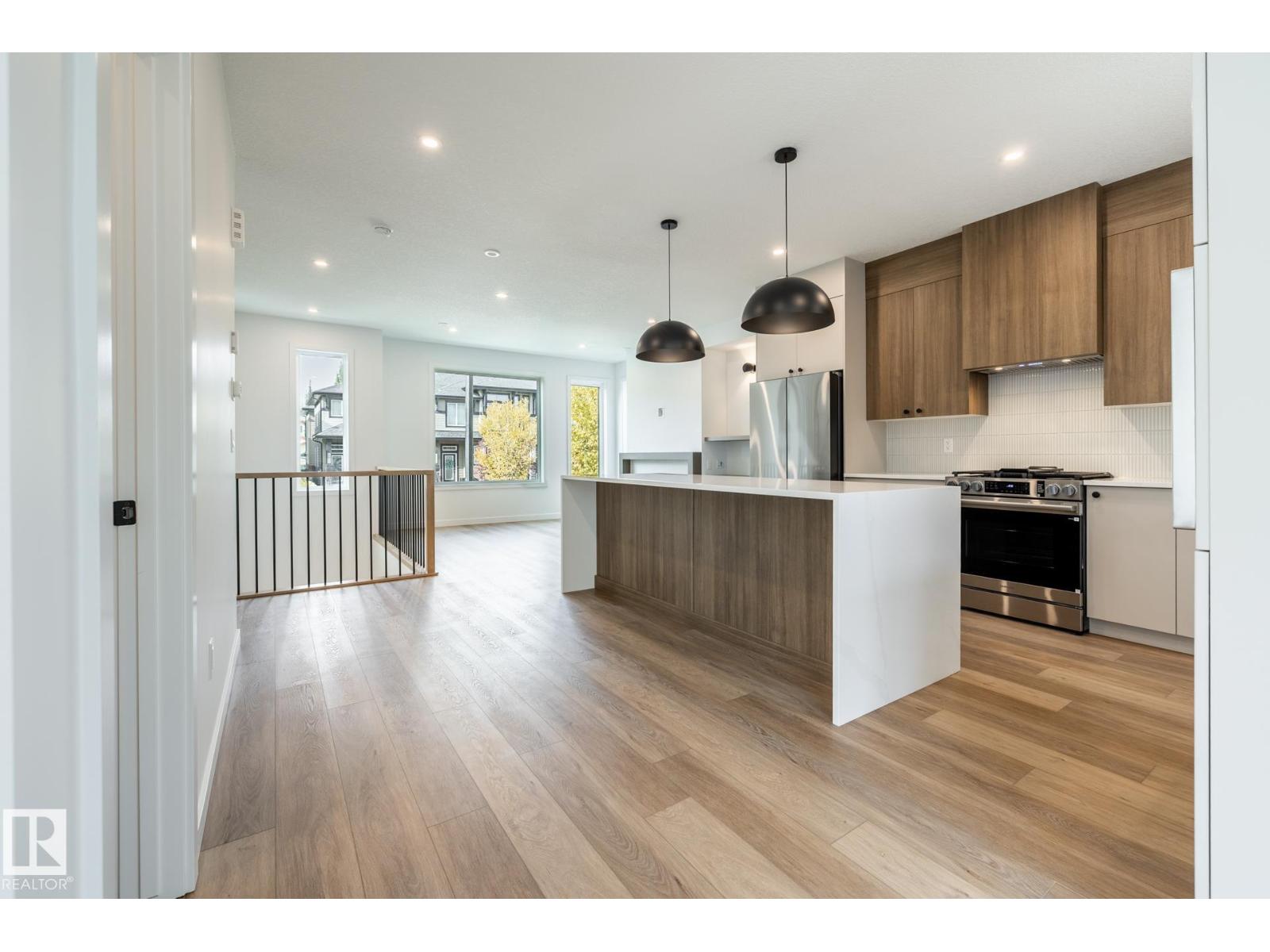 7443 May Common Nw Nw, Edmonton, Alberta  T6R 0X4 - Photo 2 - E4513375
