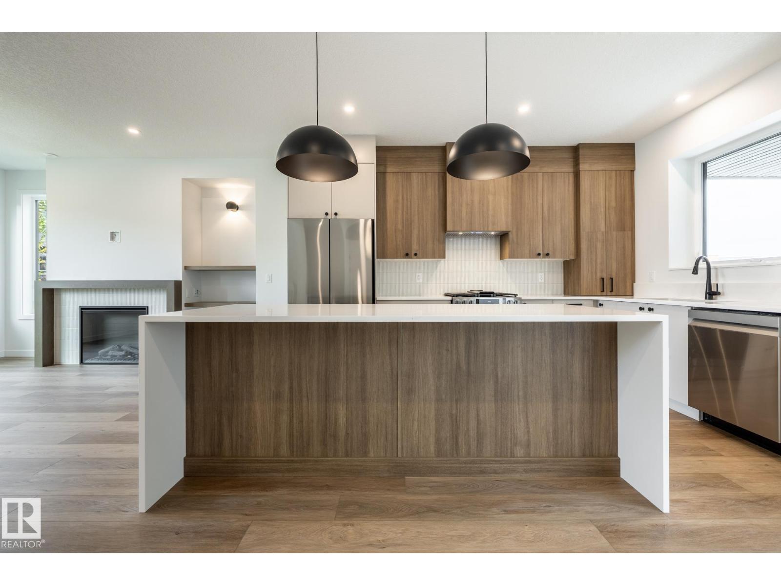 7443 May Common Nw Nw, Edmonton, Alberta  T6R 0X4 - Photo 8 - E4513375