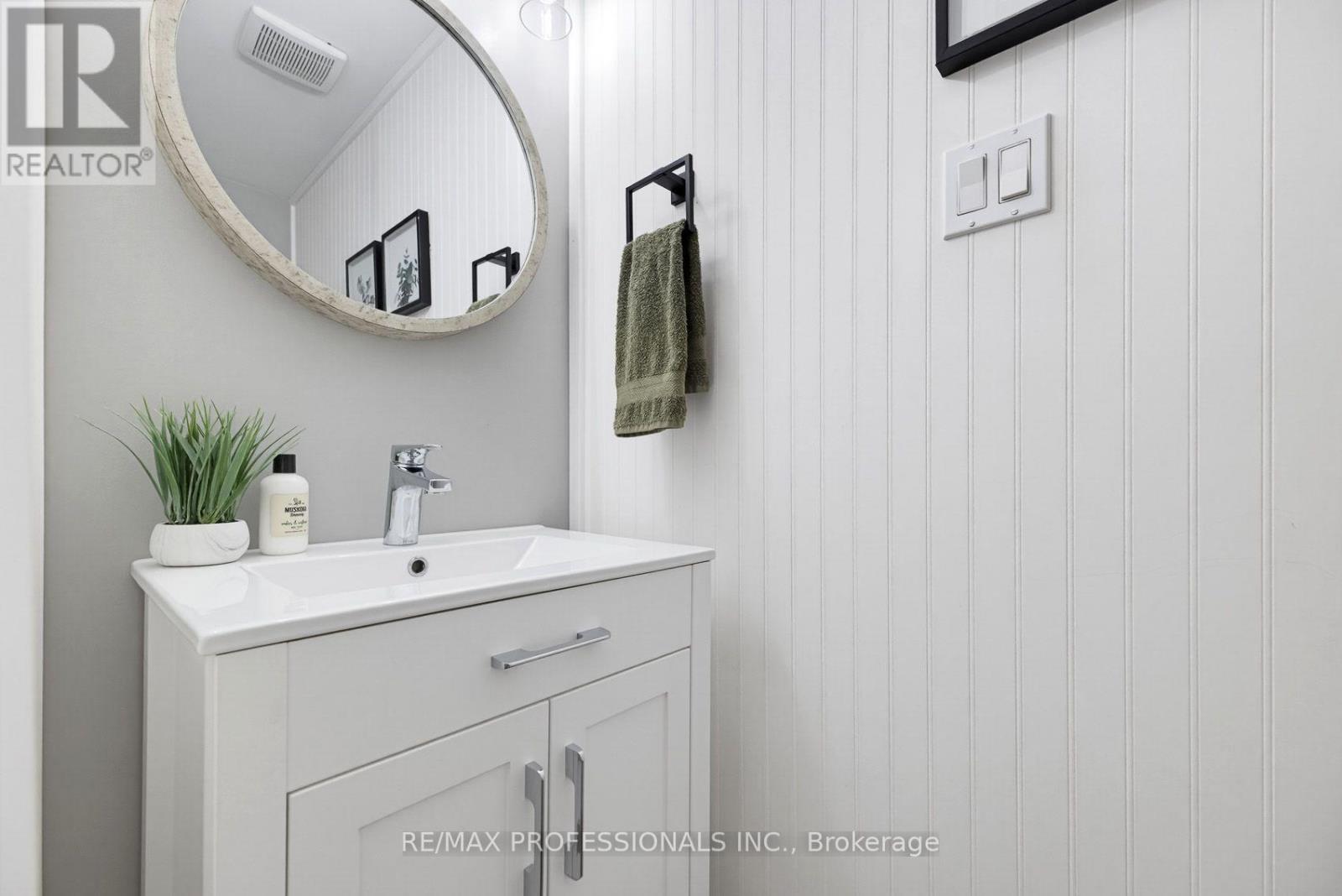 21 Waterbury Street, Caledon, Ontario L7E 1X2 - Photo 4 - W13878854