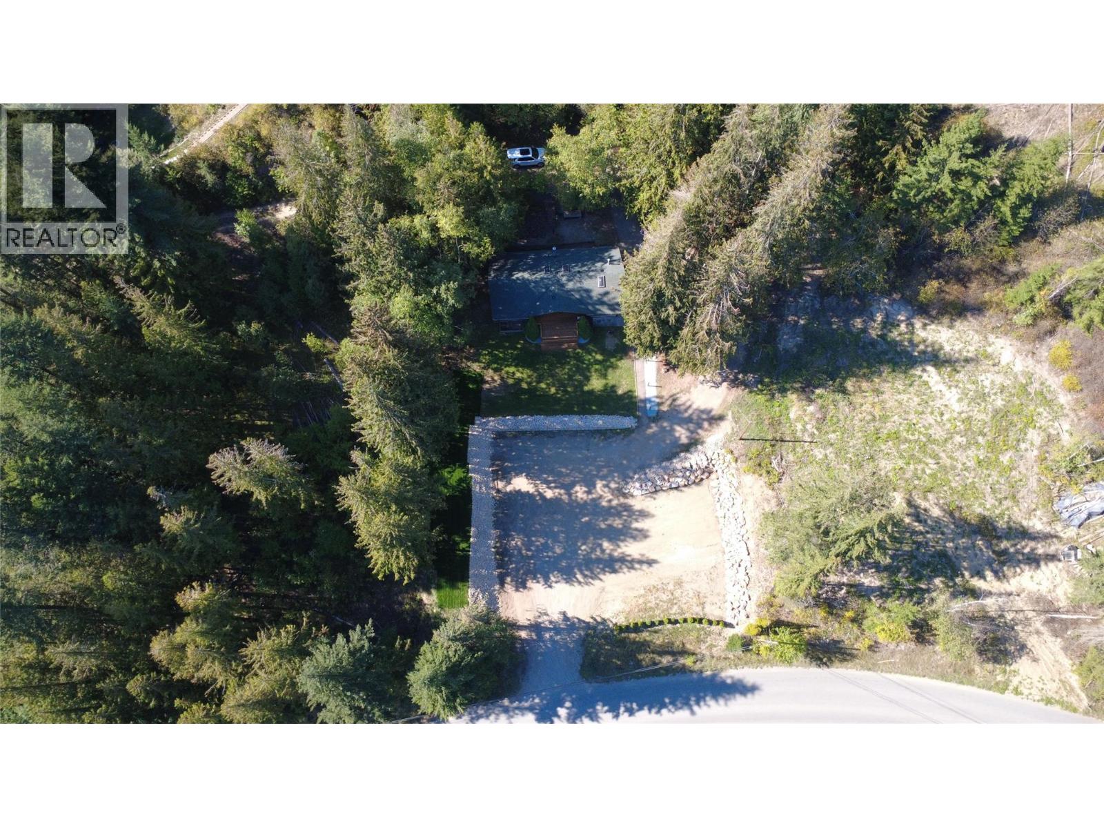2452 Forest Drive, Blind Bay, British Columbia  V0E 1H2 - Photo 3 - 10401796