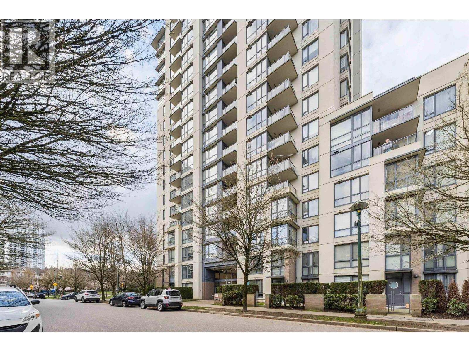 1209 3588 Crowley Drive, Vancouver, British Columbia  V5R 6H3 - Photo 2 - R3175067