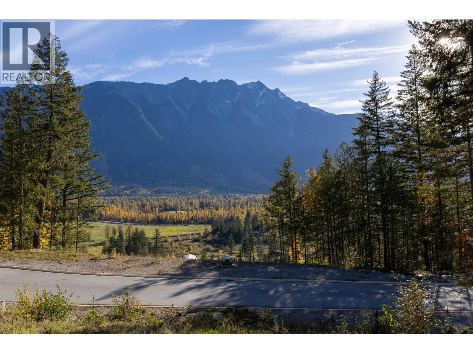 8203 Merlot Peak Drive, Pemberton, British Columbia  V0N 2L3 - Photo 2 - R3176351