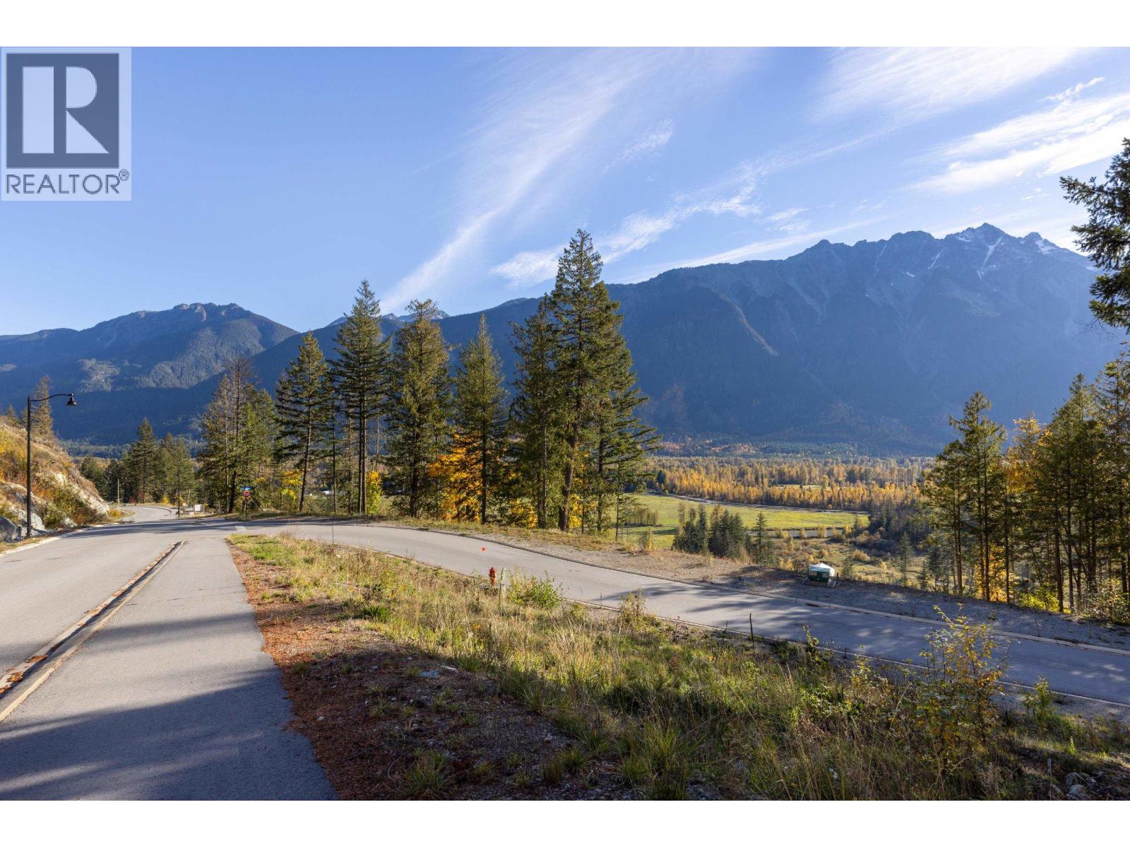 8203 Merlot Peak Drive, Pemberton, British Columbia  V0N 2L3 - Photo 6 - R3176351