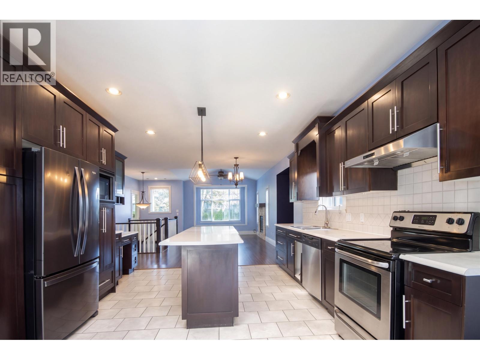 213 Bernatchey Street, Coquitlam, British Columbia  V3K 4C2 - Photo 10 - R3176352