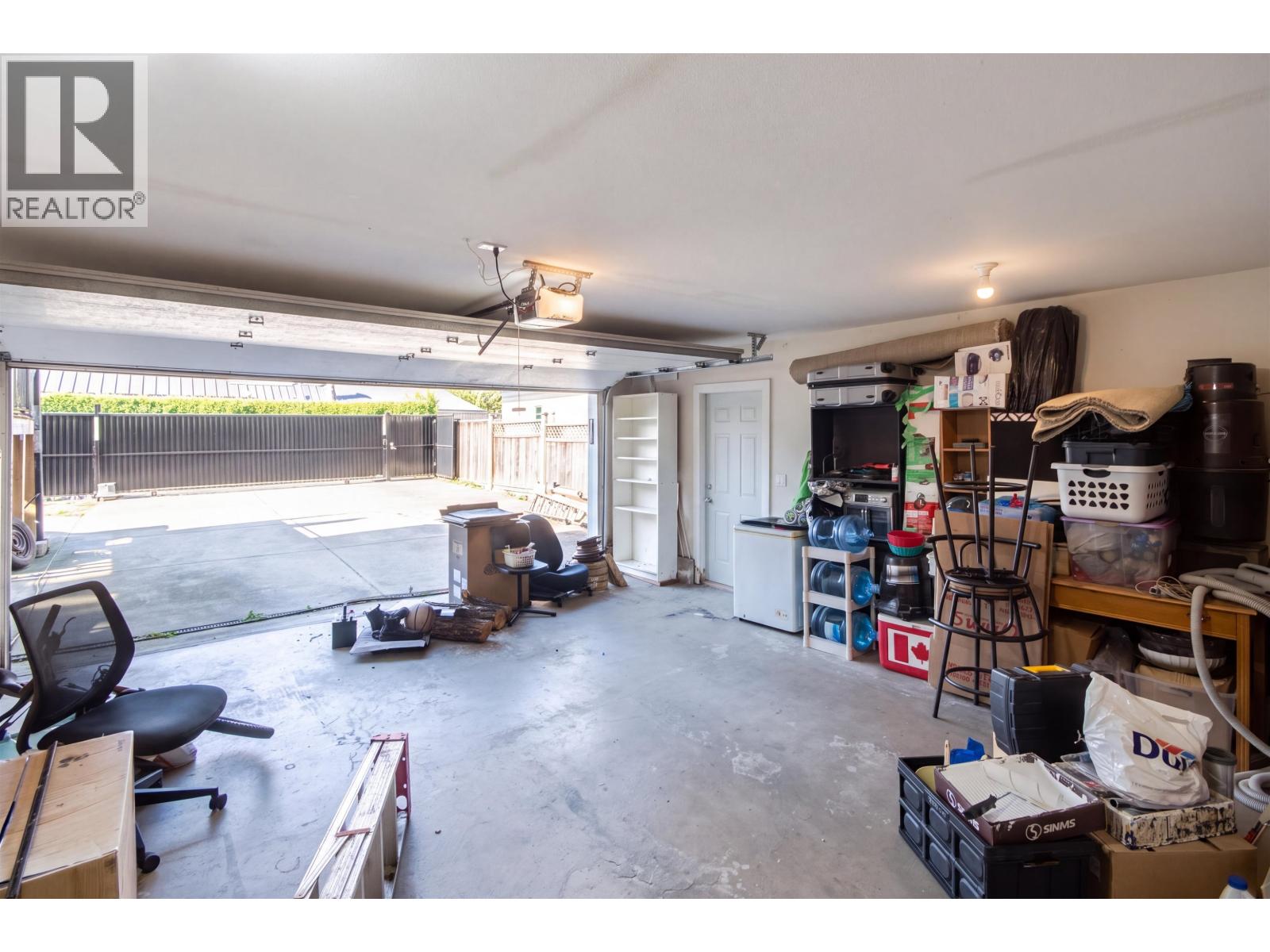 213 Bernatchey Street, Coquitlam, British Columbia  V3K 4C2 - Photo 34 - R3176352