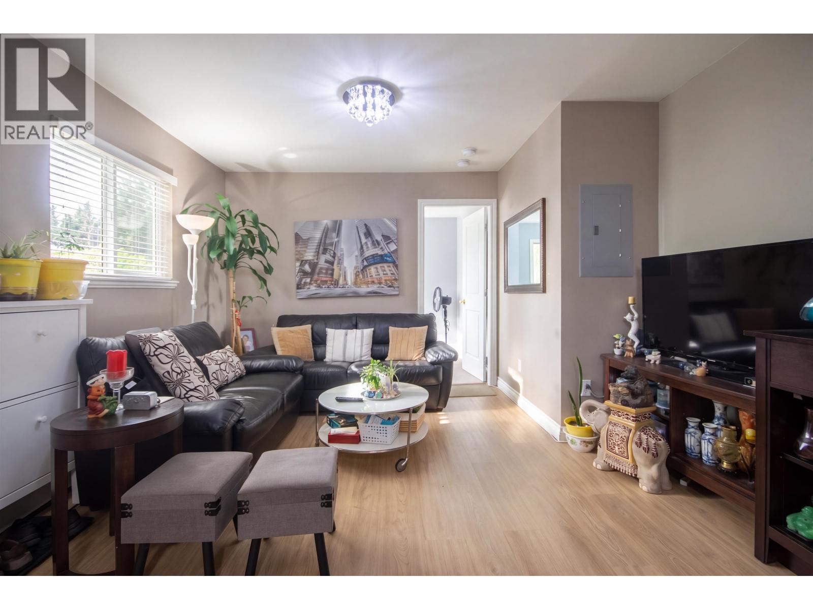 213 Bernatchey Street, Coquitlam, British Columbia  V3K 4C2 - Photo 4 - R3176352