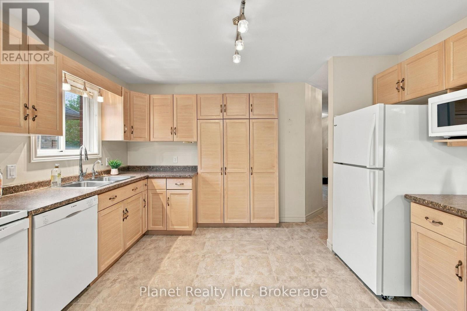 4 Ashcroft Court, Guelph (Village By The Arboretum), Ontario  N1G 4X7 - Photo 6 - X14090656