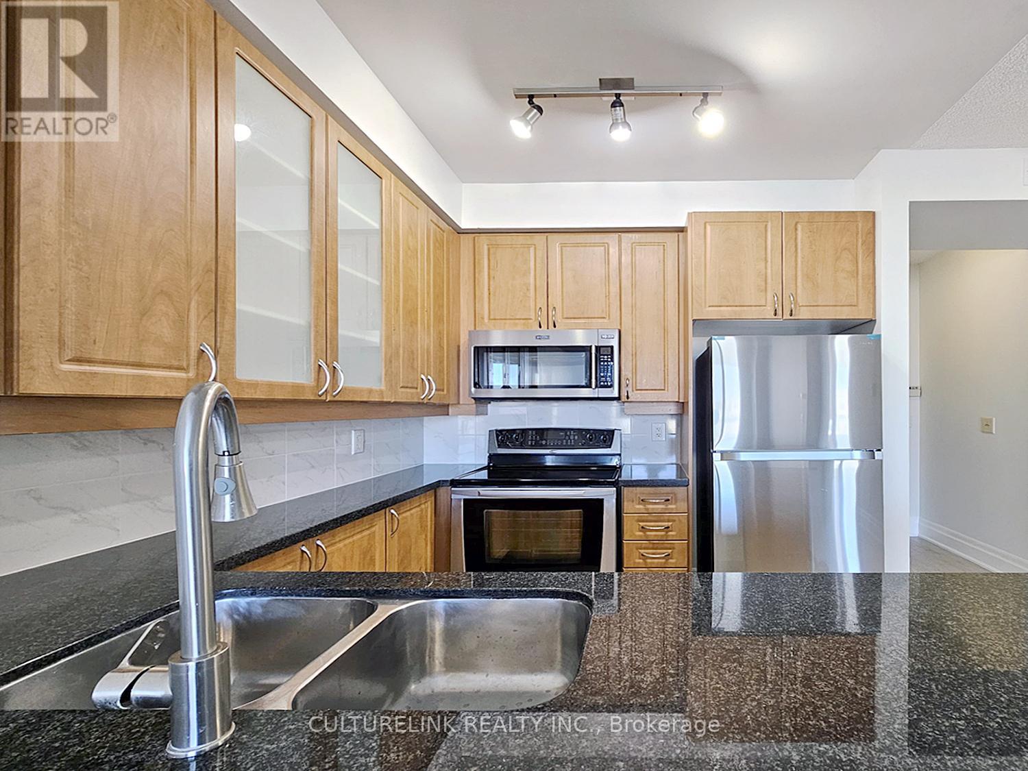 401 - 1 Upper Duke Crescent, Markham, Ontario  L6G 0B6 - Photo 4 - N14090636