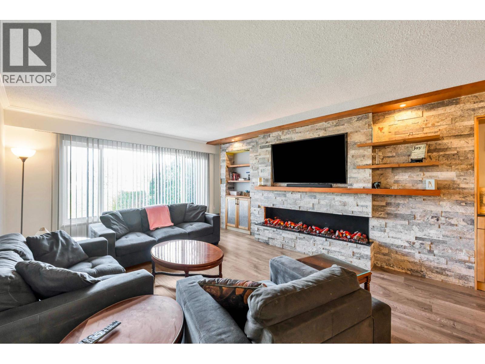 5460 Meadedale Drive, Burnaby, British Columbia  V5B 2E8 - Photo 10 - R3176205