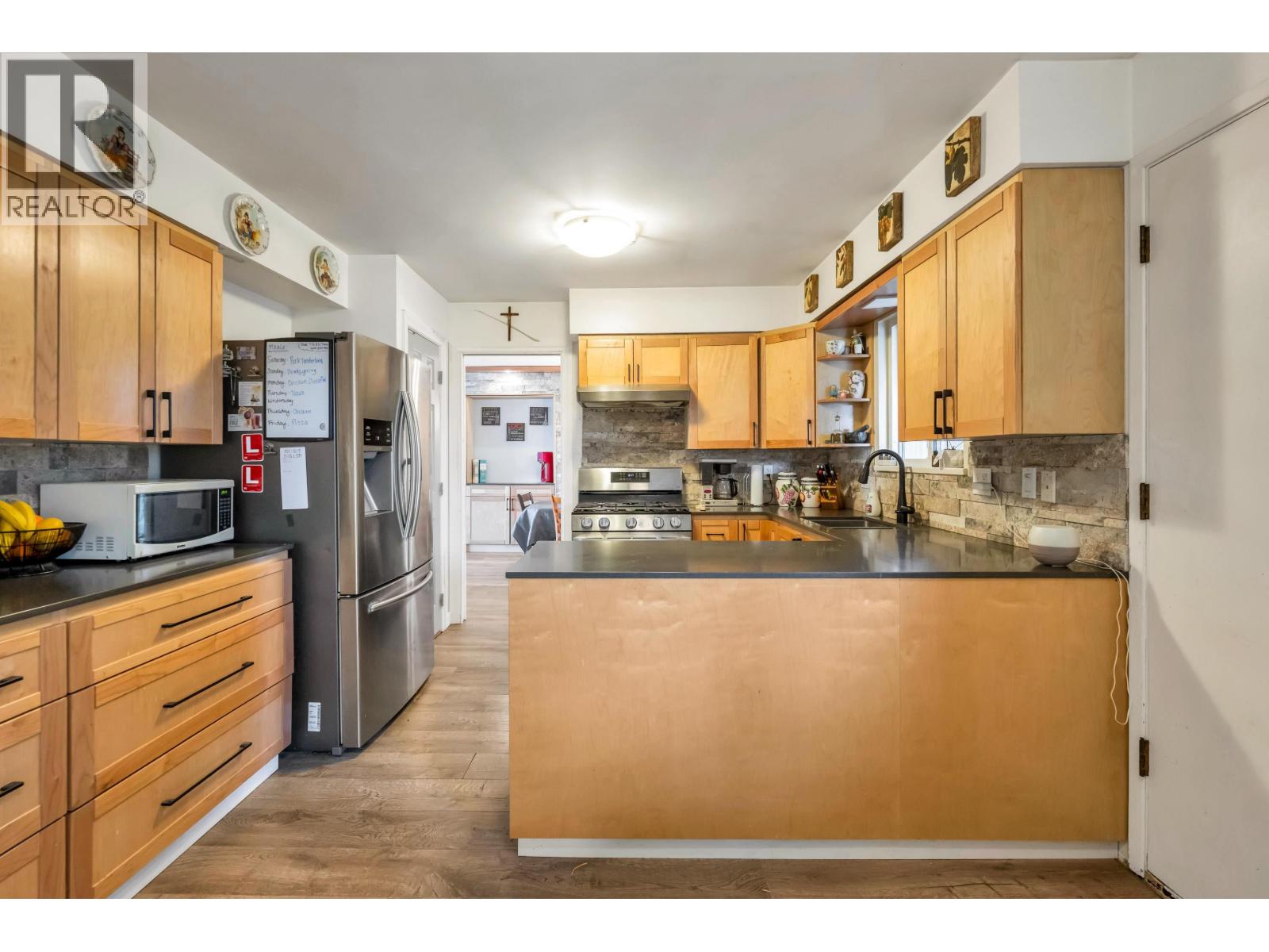 5460 Meadedale Drive, Burnaby, British Columbia  V5B 2E8 - Photo 15 - R3176205