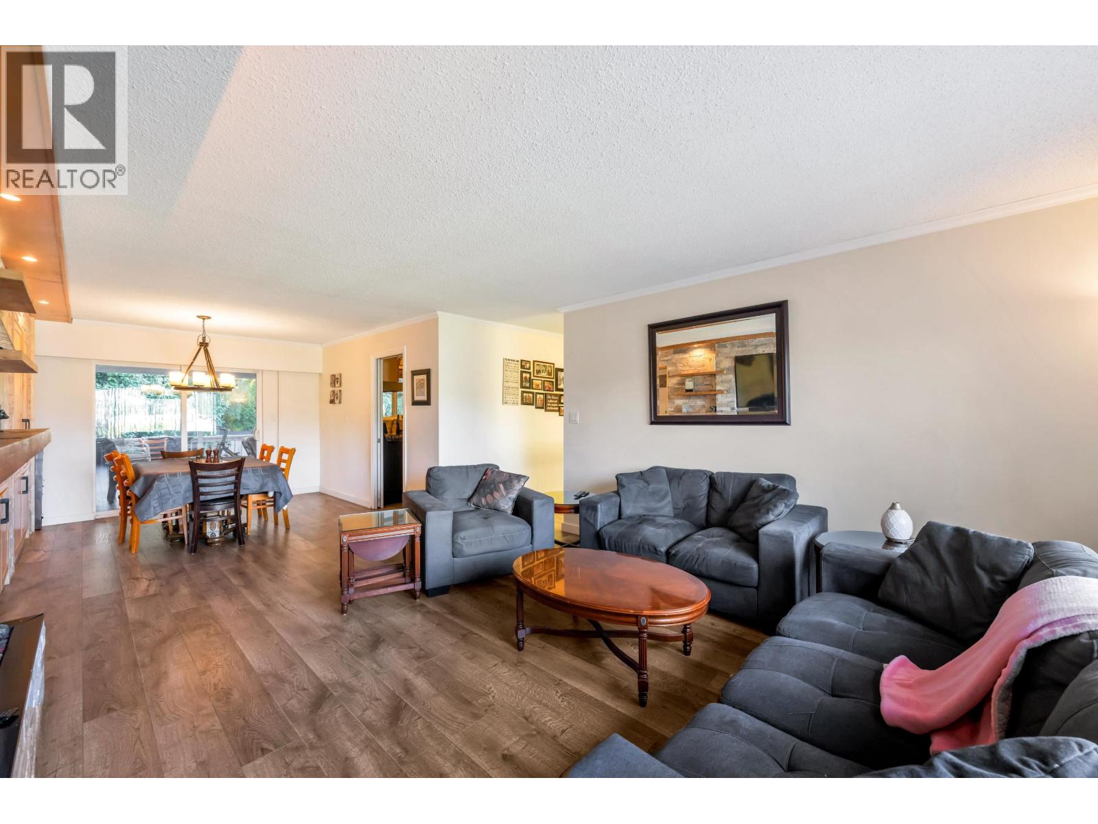5460 Meadedale Drive, Burnaby, British Columbia  V5B 2E8 - Photo 12 - R3176205
