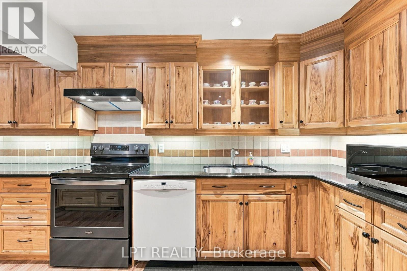 254 Victoria Street, North Middlesex, Ontario  N0M 2K0 - Photo 14 - X14090720