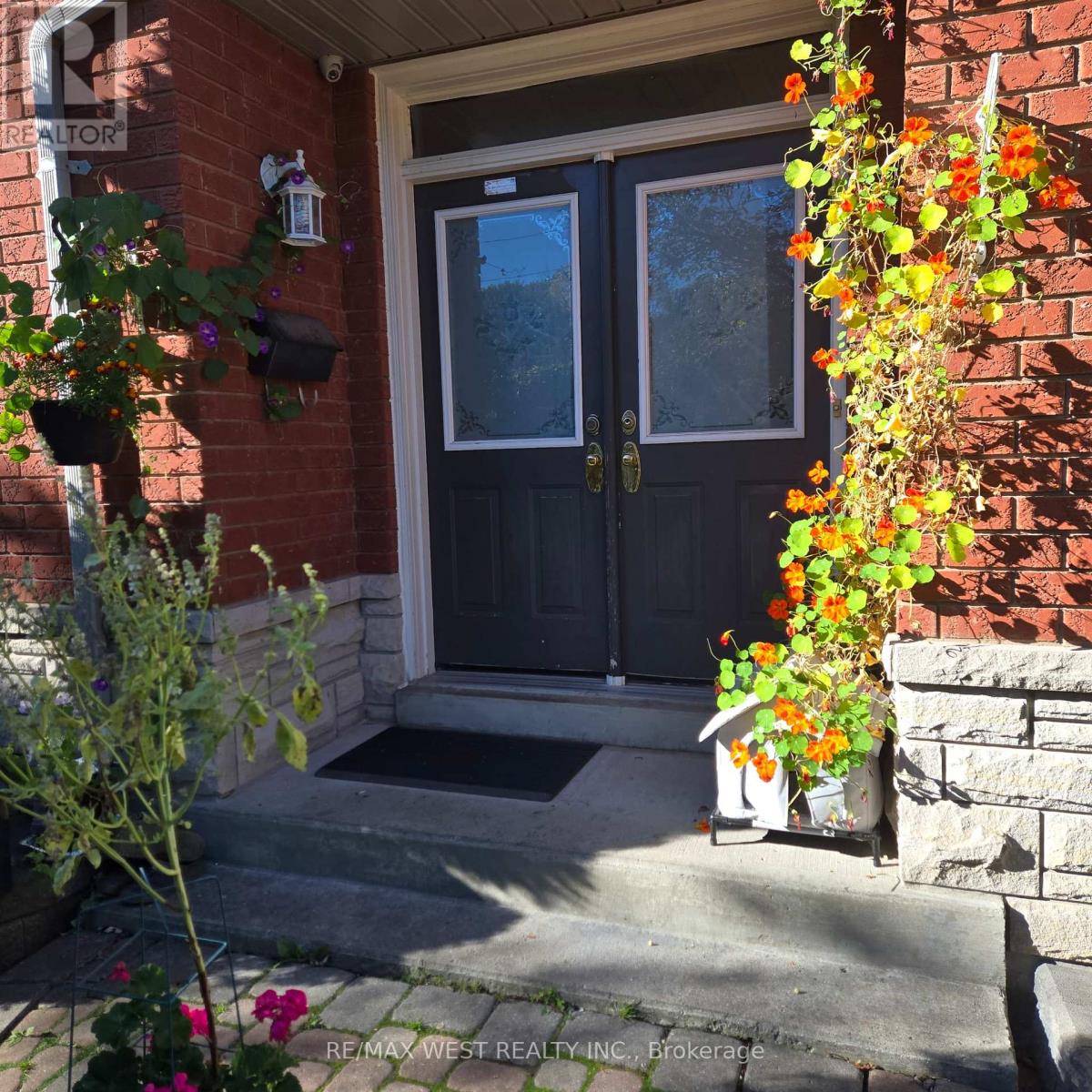 883 Strouds Lane, Pickering, Ontario  L1V 7G1 - Photo 2 - E14090674