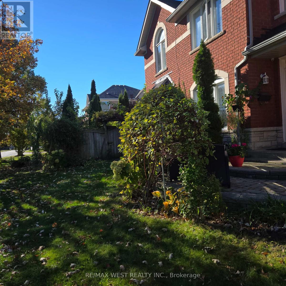 883 Strouds Lane, Pickering, Ontario  L1V 7G1 - Photo 6 - E14090674