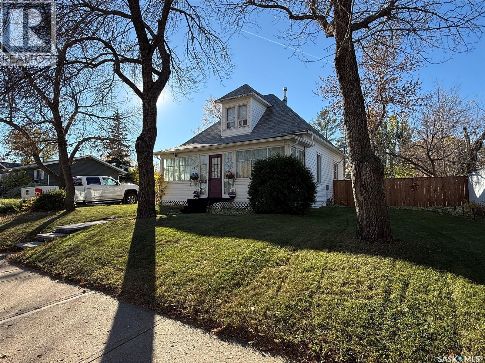 1721 99th Street, North Battleford, Saskatchewan  S9A 0R6 - Photo 2 - SK051357