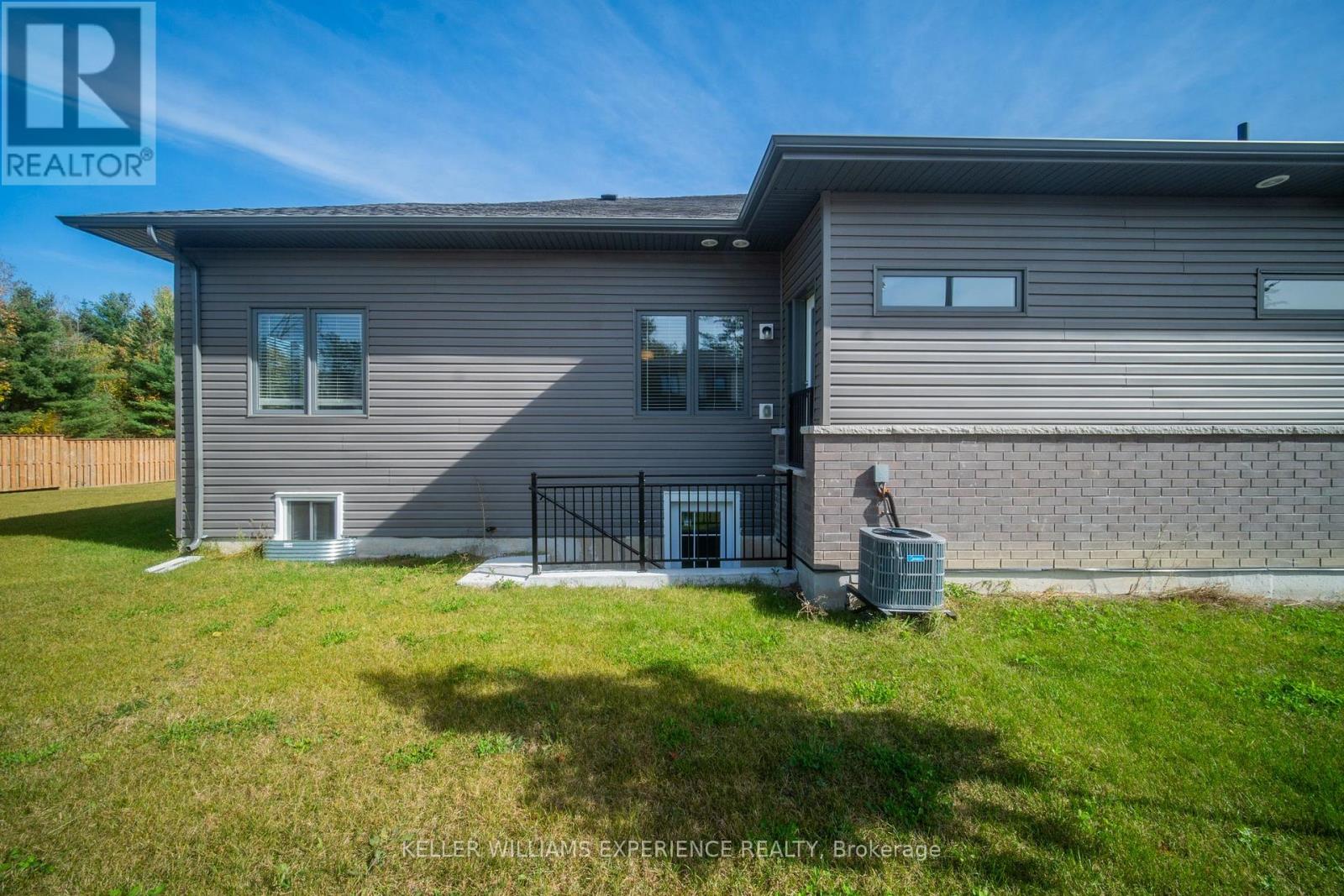 3080 Sandy Acres Avenue, Severn, Ontario  L3V 8P8 - Photo 7 - S14086410