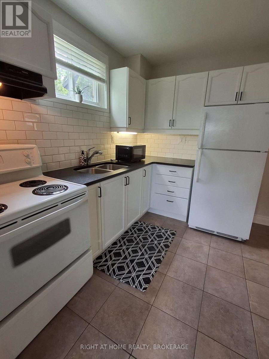 1 - 62 Christie Street, St. Catharines, Ontario  L2N 5H6 - Photo 4 - X12864776