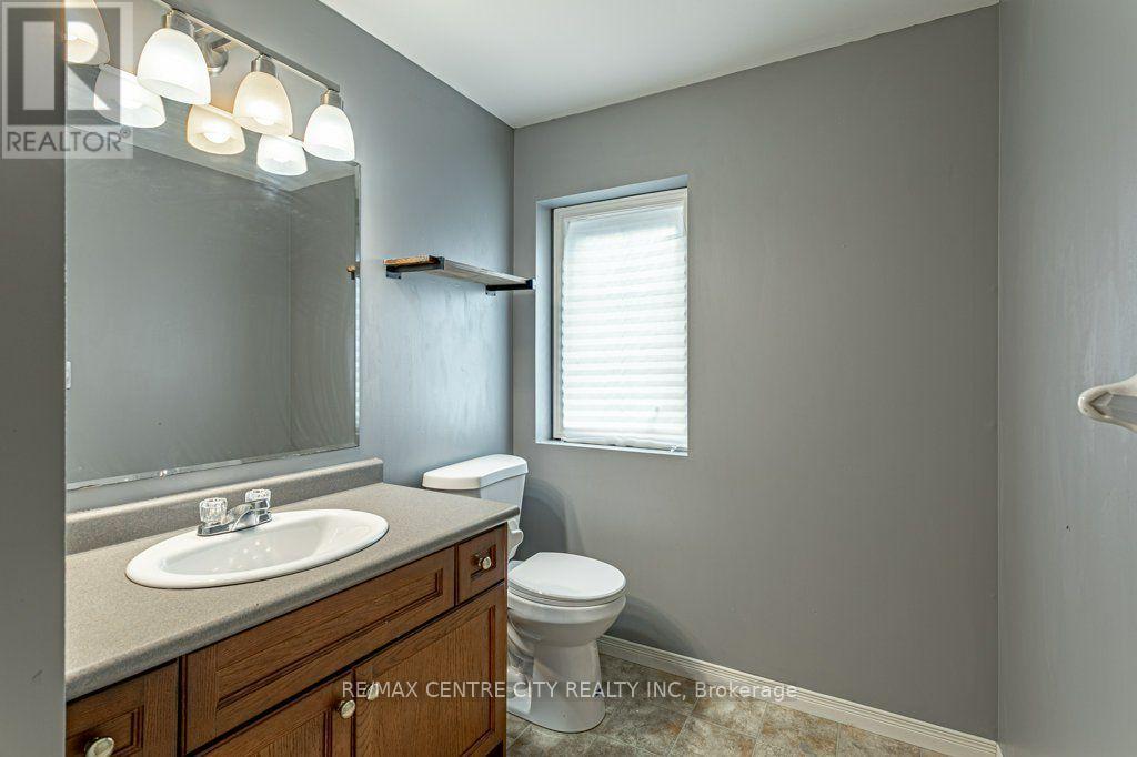 320 Rossmore Court, London South, Ontario  N6C 6B9 - Photo 24 - X13695578
