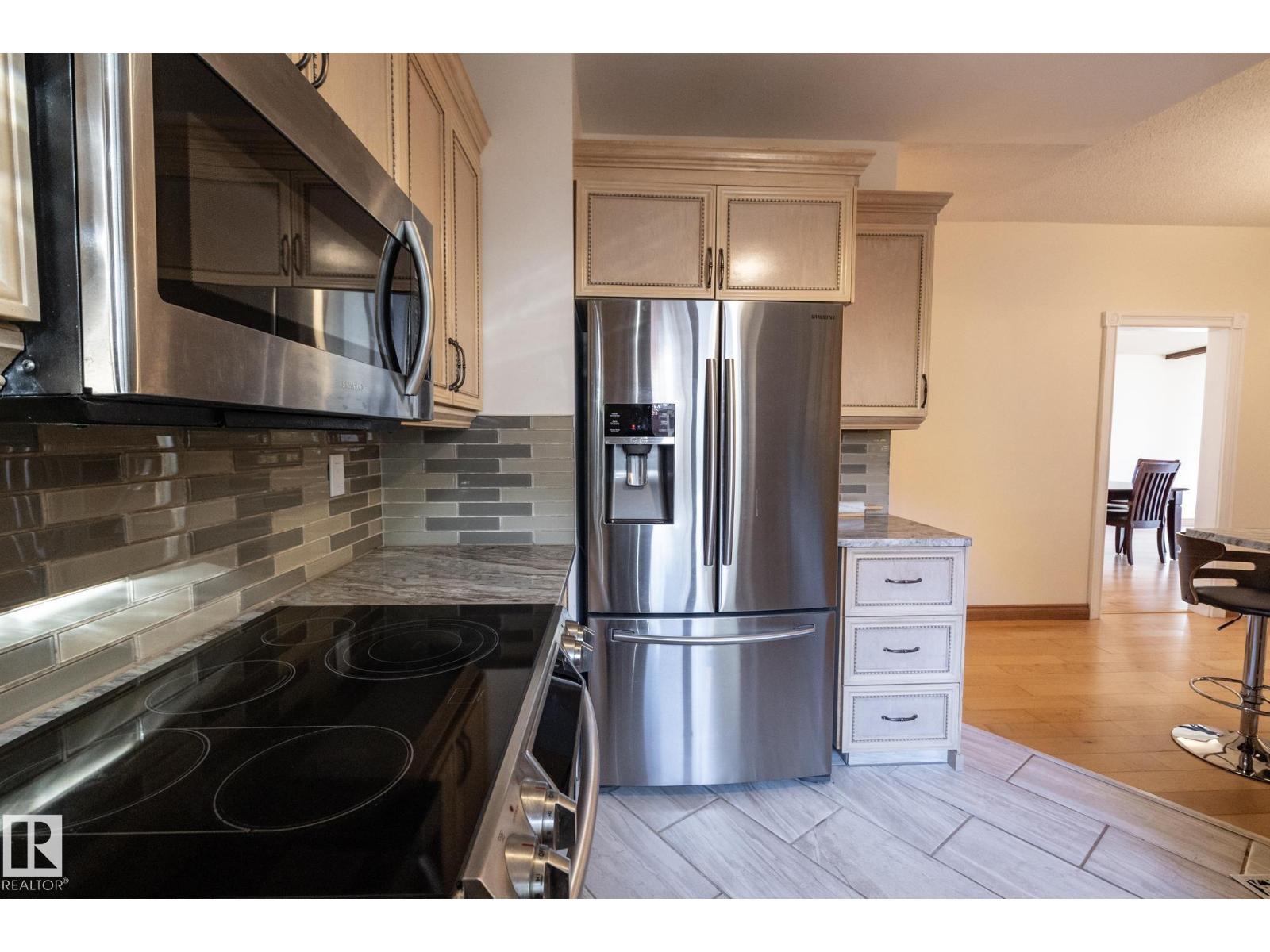 3228 118 ST NW