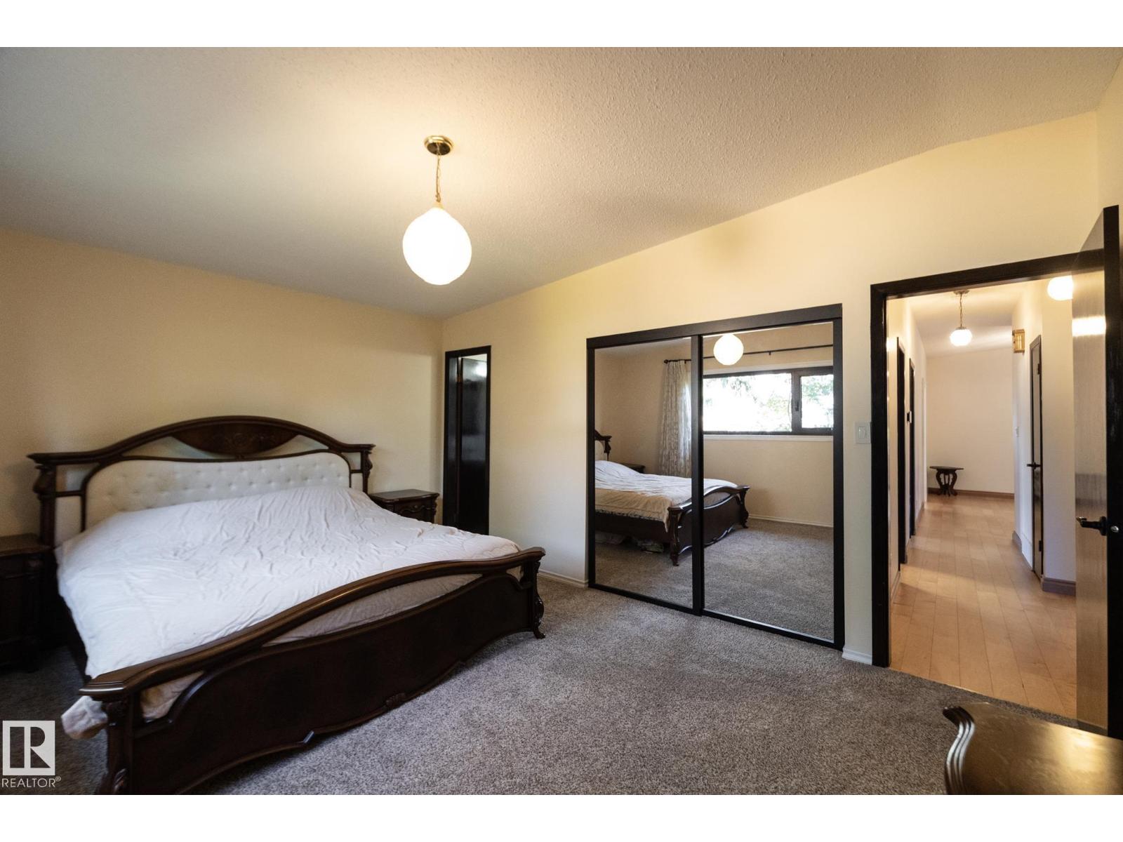 3228 118 ST NW