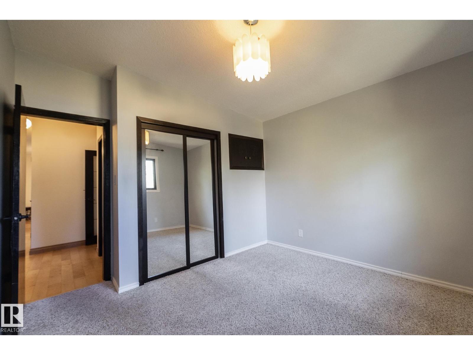 3228 118 ST NW