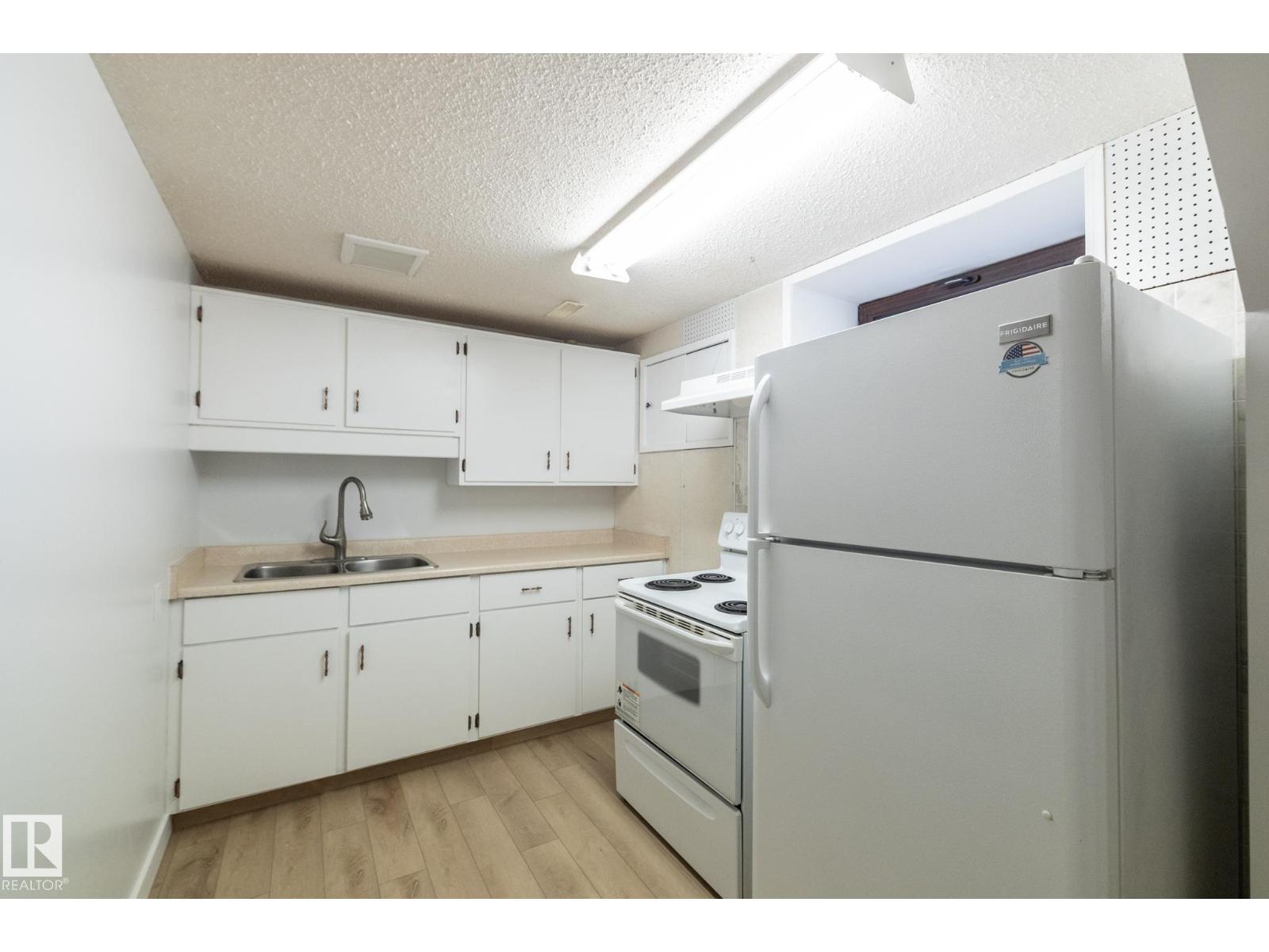 3228 118 ST NW