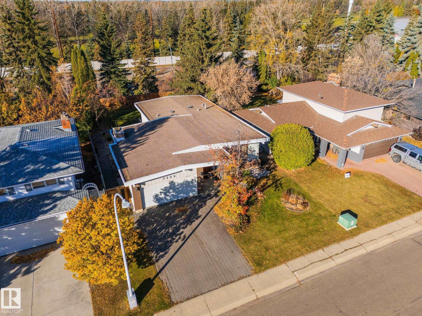 3228 118 ST NW