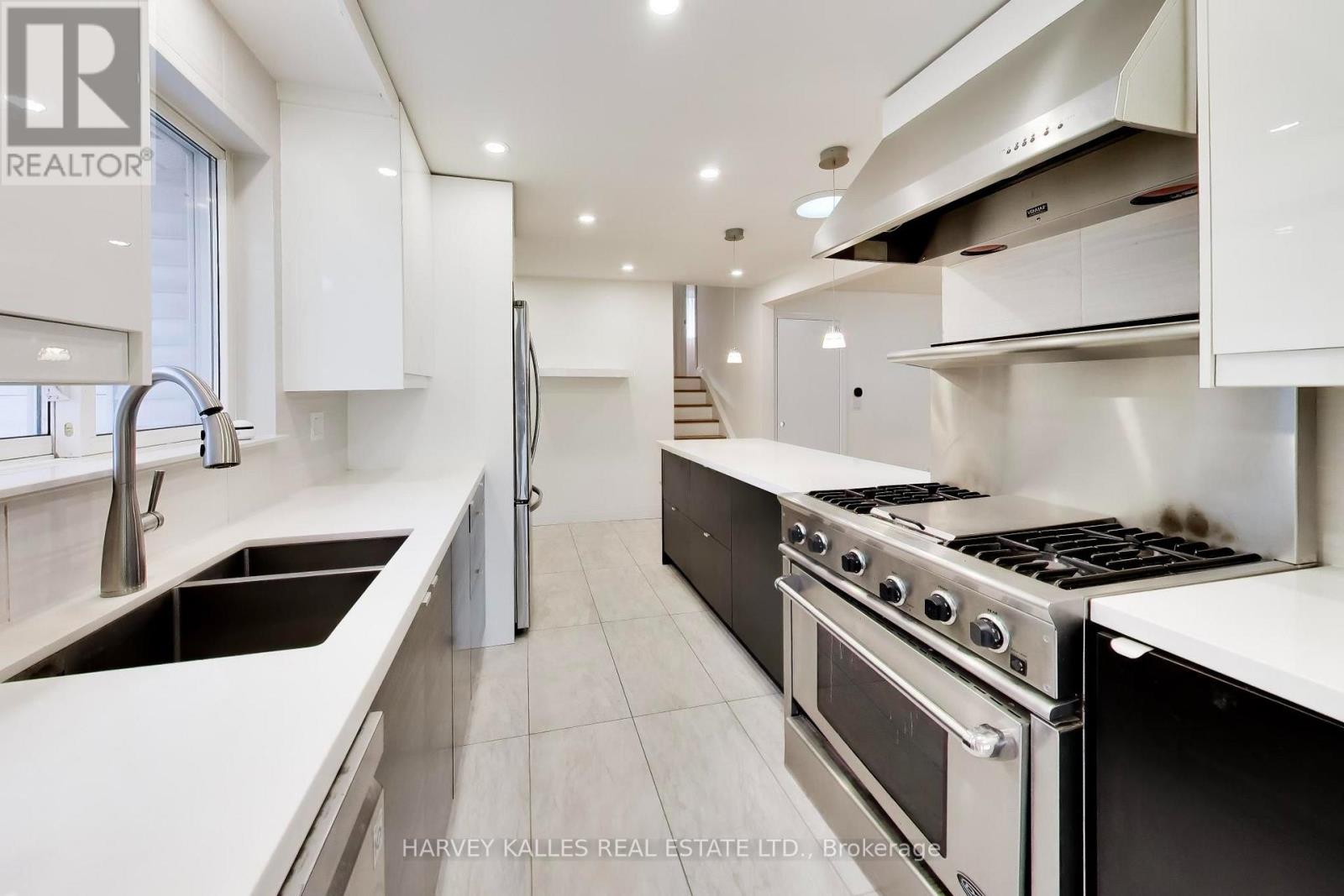 80 Sherwood Forest Drive, Markham, Ontario  L3P 1R1 - Photo 9 - N14090752