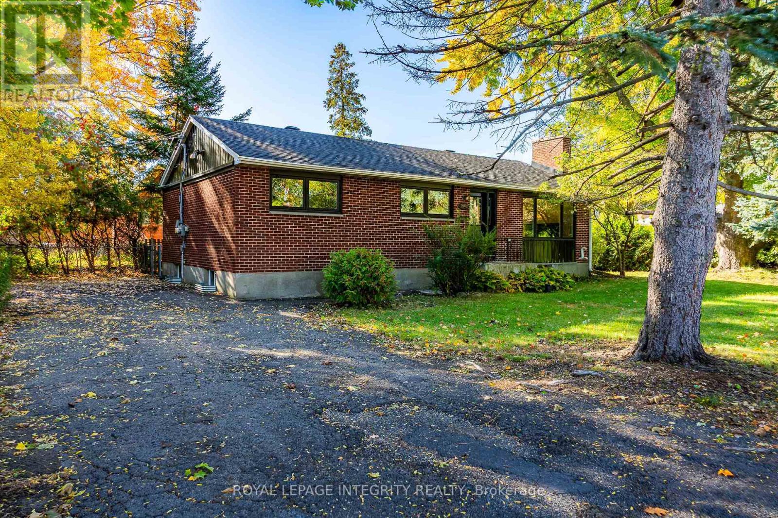 2408 DRURY LANE, Ottawa, Ontario