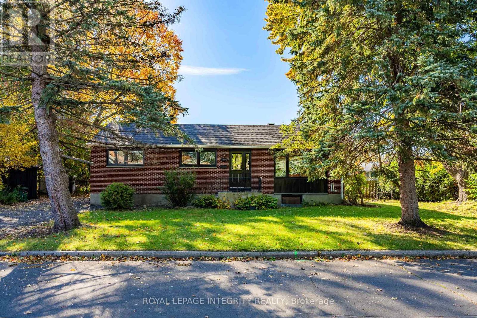 2408 Drury Lane, Ottawa, Ontario  K2C 1G5 - Photo 2 - X14090802