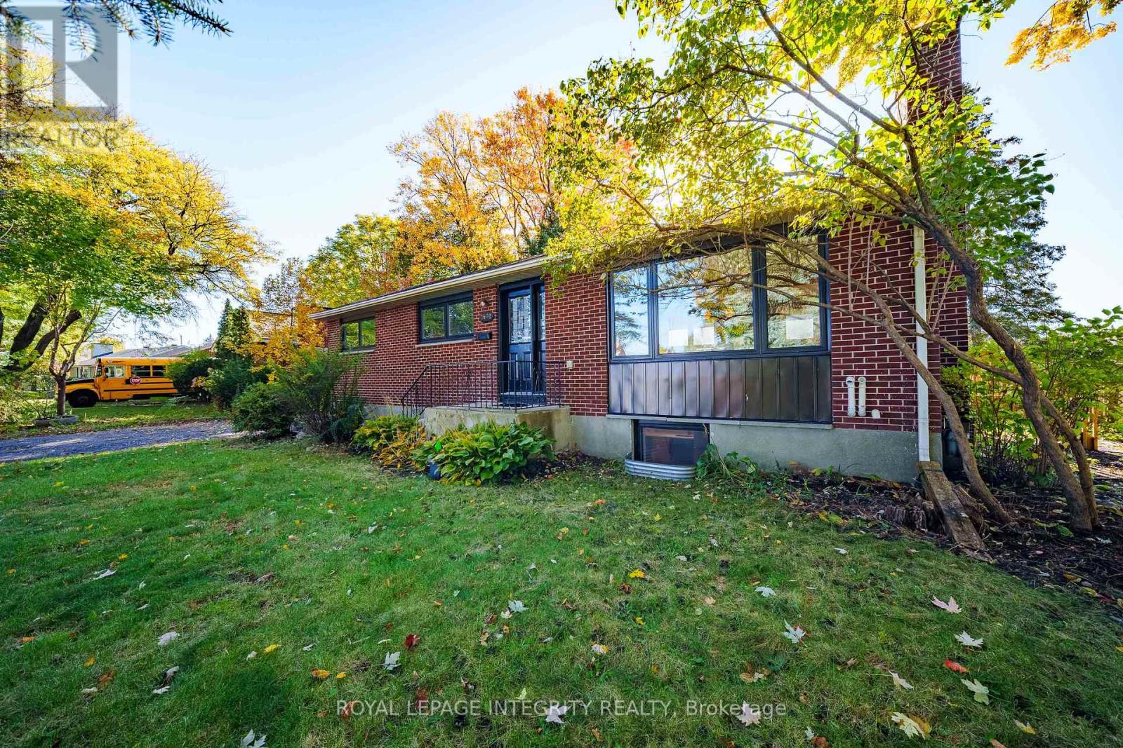 2408 Drury Lane, Ottawa, Ontario  K2C 1G5 - Photo 3 - X14090802