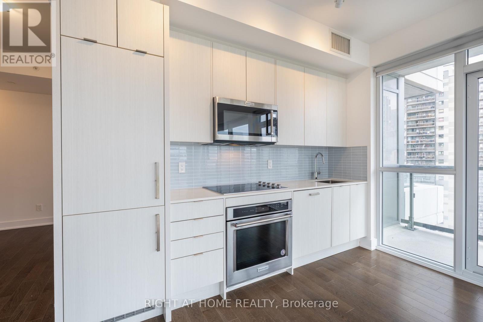 1307 - 181 Bedford Road, Toronto, Ontario  M5R 0C2 - Photo 9 - C14090788