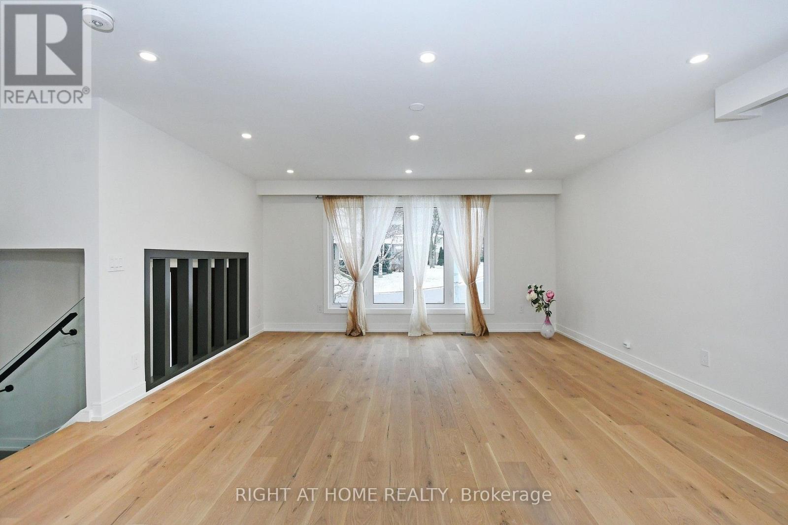 8 Hill Drive, Aurora, Ontario  L4G 3A6 - Photo 7 - N14031568