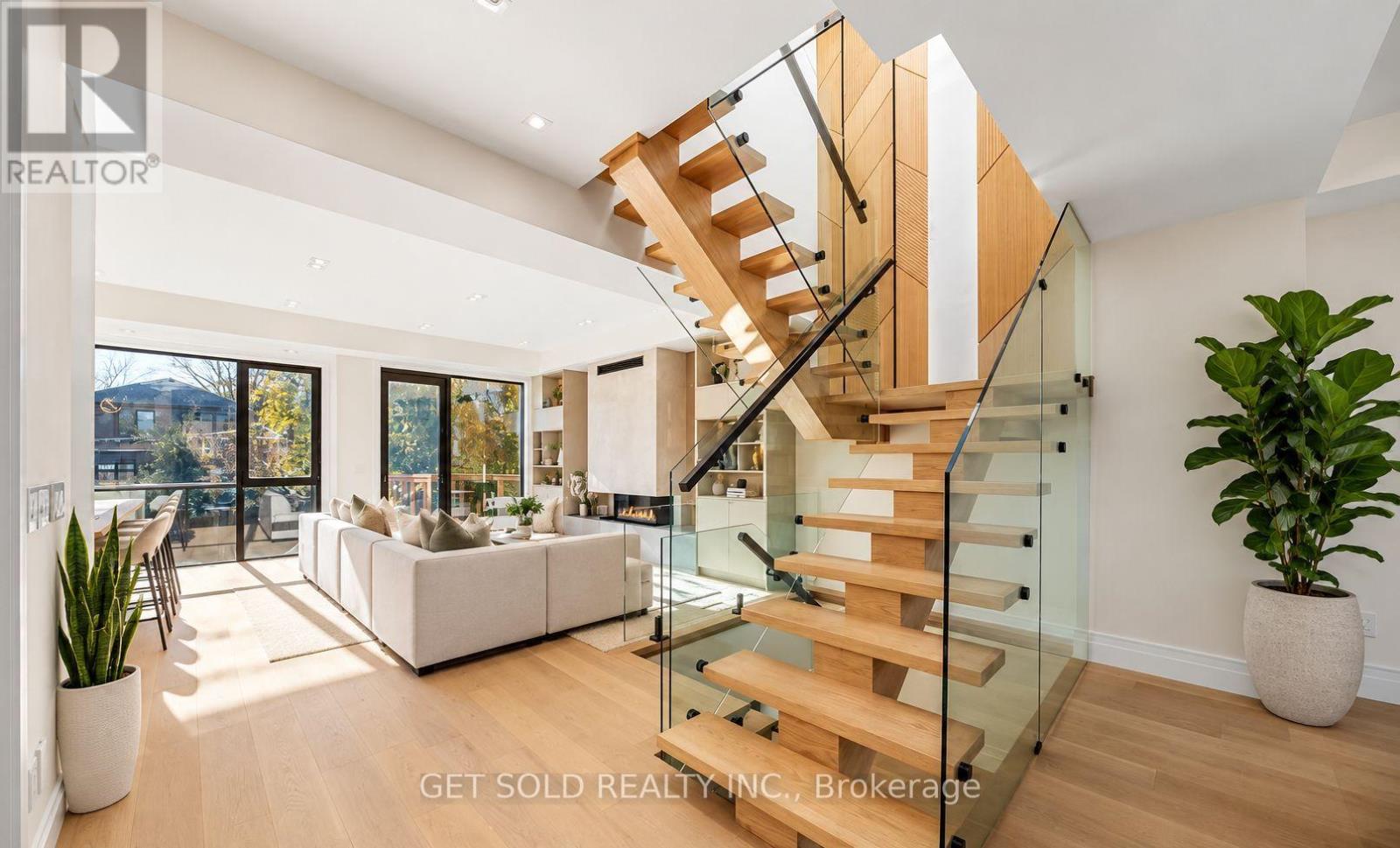 551 Broadway Avenue, Toronto, Ontario  M4G 2S2 - Photo 3 - C14089238