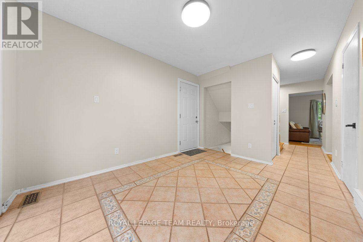 53 Meadowbank Drive, Ottawa, Ontario  K2G 0P1 - Photo 18 - X14090826