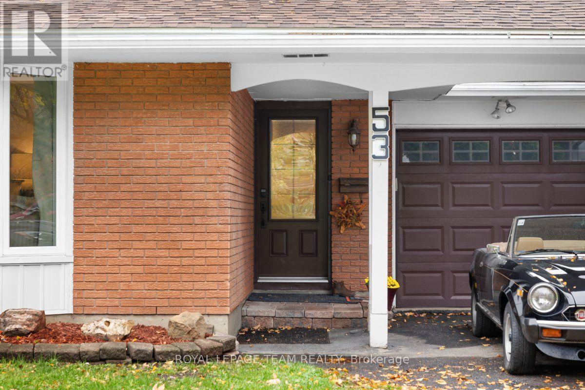 53 Meadowbank Drive, Ottawa, Ontario  K2G 0P1 - Photo 2 - X14090826