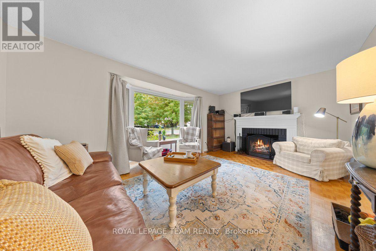 53 Meadowbank Drive, Ottawa, Ontario  K2G 0P1 - Photo 4 - X14090826