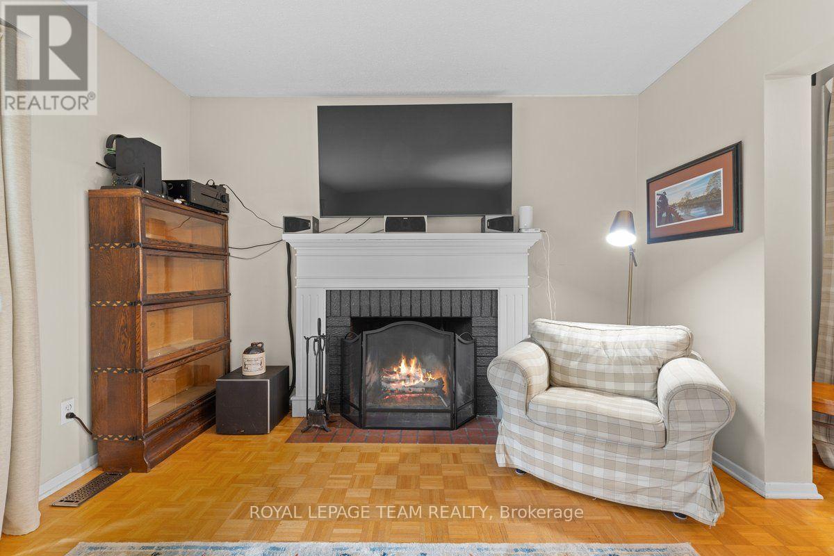 53 Meadowbank Drive, Ottawa, Ontario  K2G 0P1 - Photo 5 - X14090826