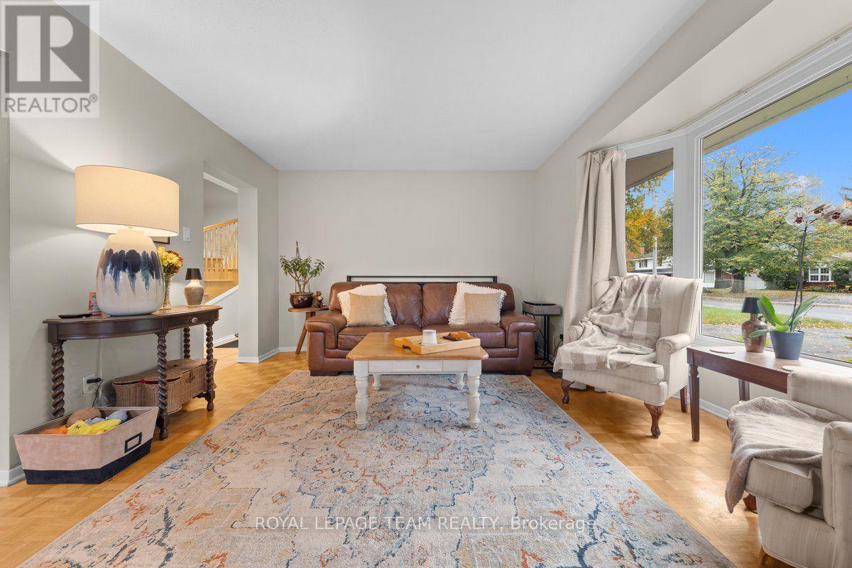 53 Meadowbank Drive, Ottawa, Ontario  K2G 0P1 - Photo 6 - X14090826