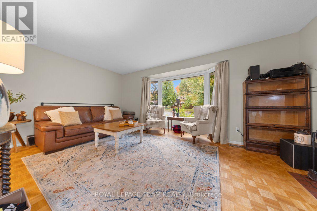 53 Meadowbank Drive, Ottawa, Ontario  K2G 0P1 - Photo 7 - X14090826