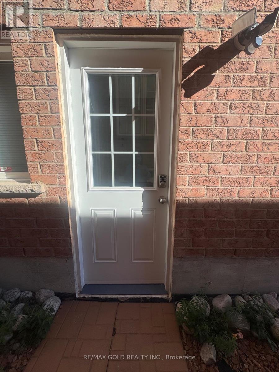 7269 Lantern Fly Hollow, Mississauga, Ontario  L5W 1K2 - Photo 2 - W14090848
