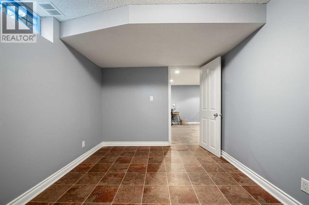 216 Lake Erie Place Se, Calgary, Alberta  T2J 2L5 - Photo 38 - A2352053