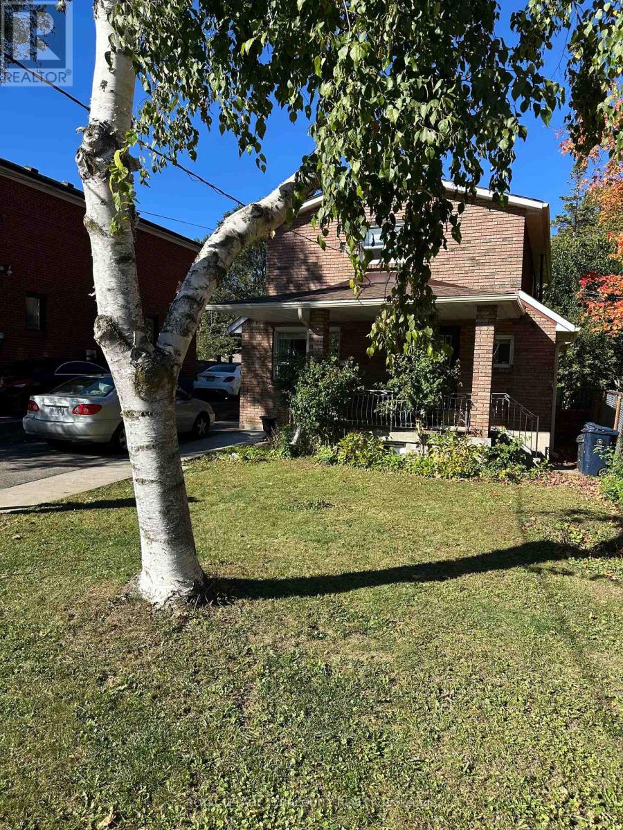 1052 Glengrove Avenue, Toronto, Ontario M6B 2K2 - Photo 17 - W14087172
