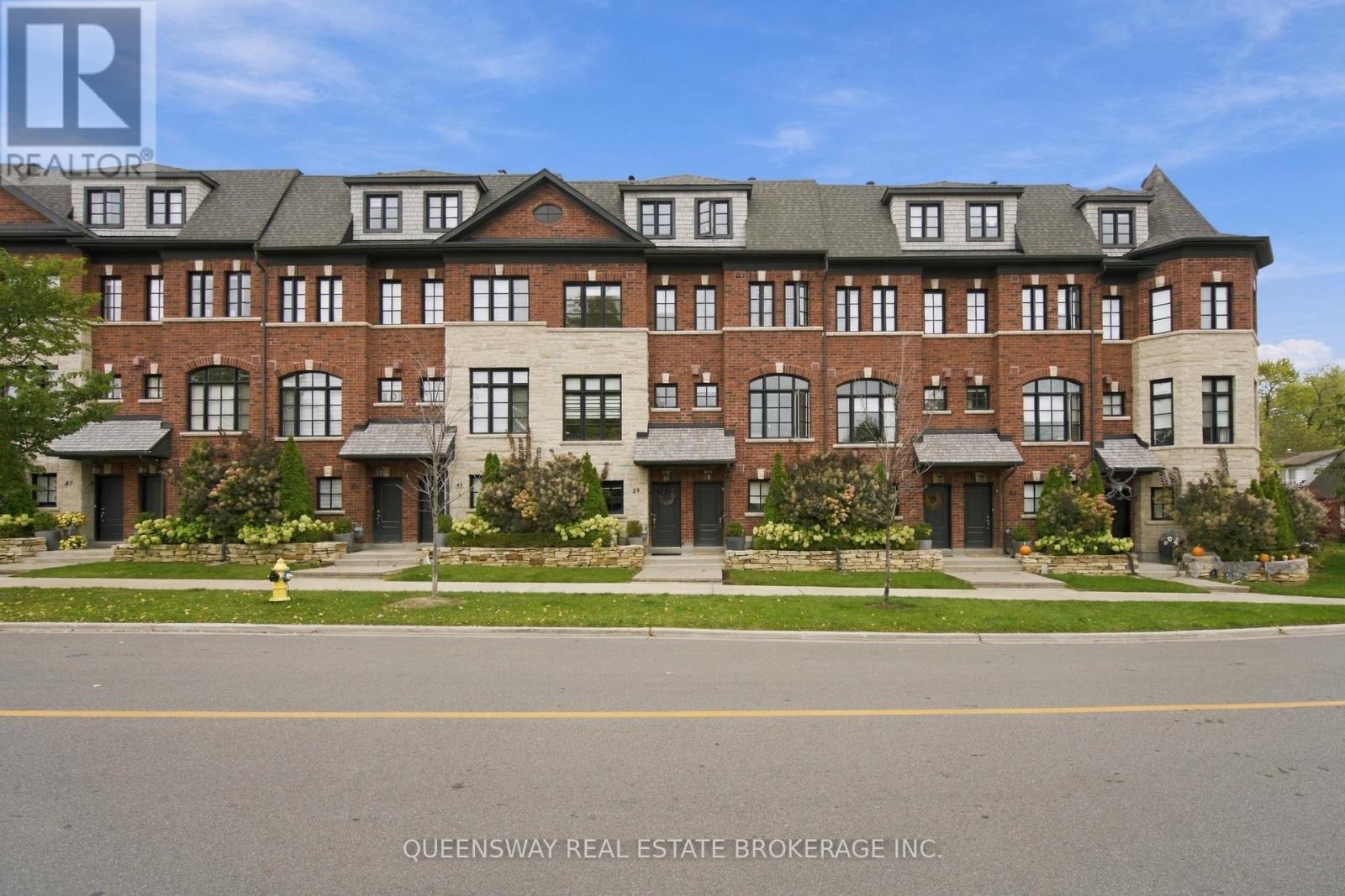 37 TWENTY NINTH STREET, Toronto, Ontario