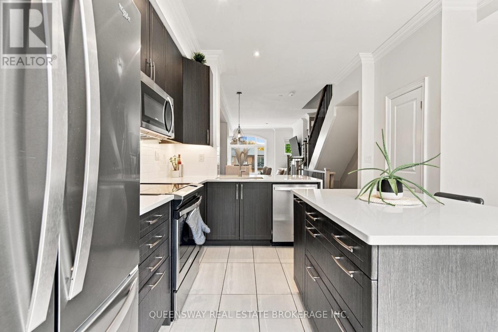 37 Twenty Ninth Street, Toronto, Ontario  M8W 1S1 - Photo 3 - W14087778