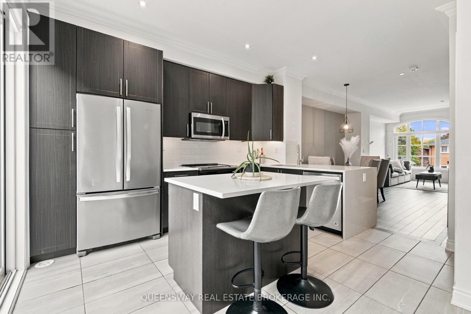 37 Twenty Ninth Street, Toronto, Ontario  M8W 1S1 - Photo 4 - W14087778
