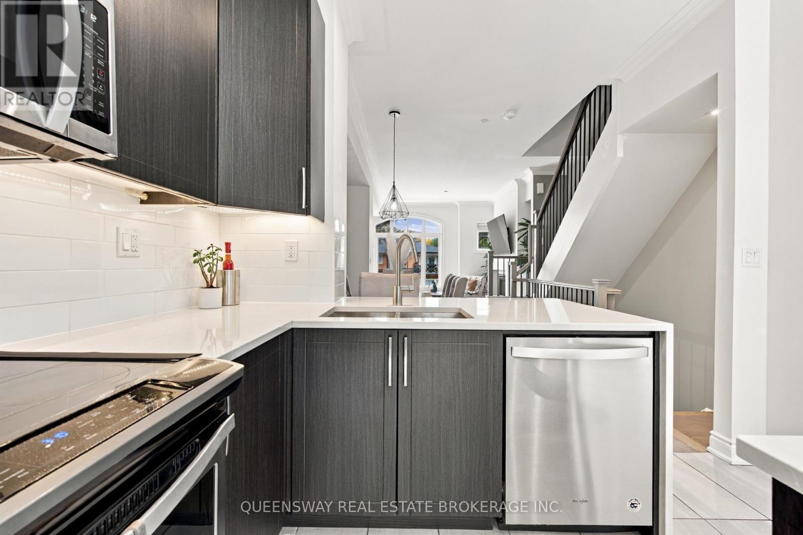 37 Twenty Ninth Street, Toronto, Ontario  M8W 1S1 - Photo 5 - W14087778