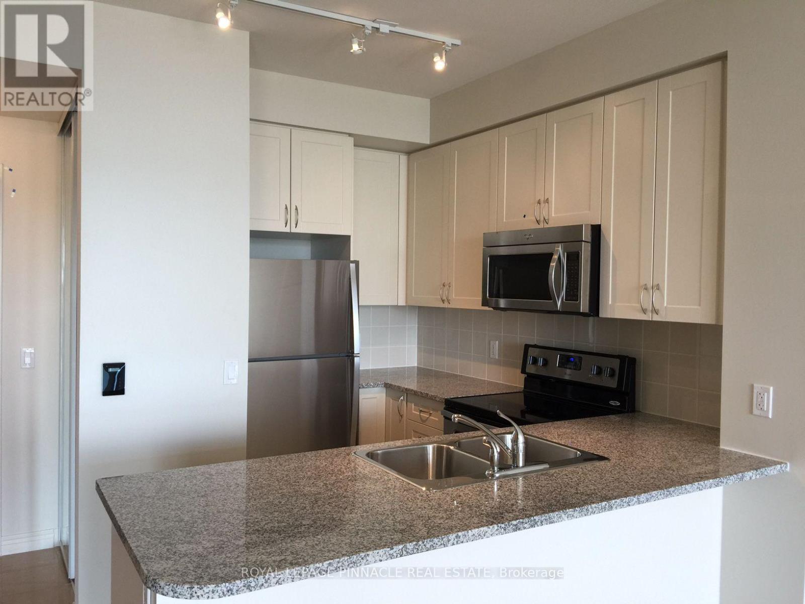 2011 - 339 Rathburn Road W, Mississauga, Ontario  L5B 0K6 - Photo 4 - W14090916