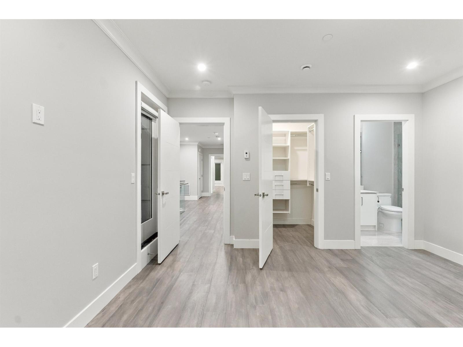 15890 Russell Avenue, White Rock, British Columbia  V4B 2S4 - Photo 15 - R3175345